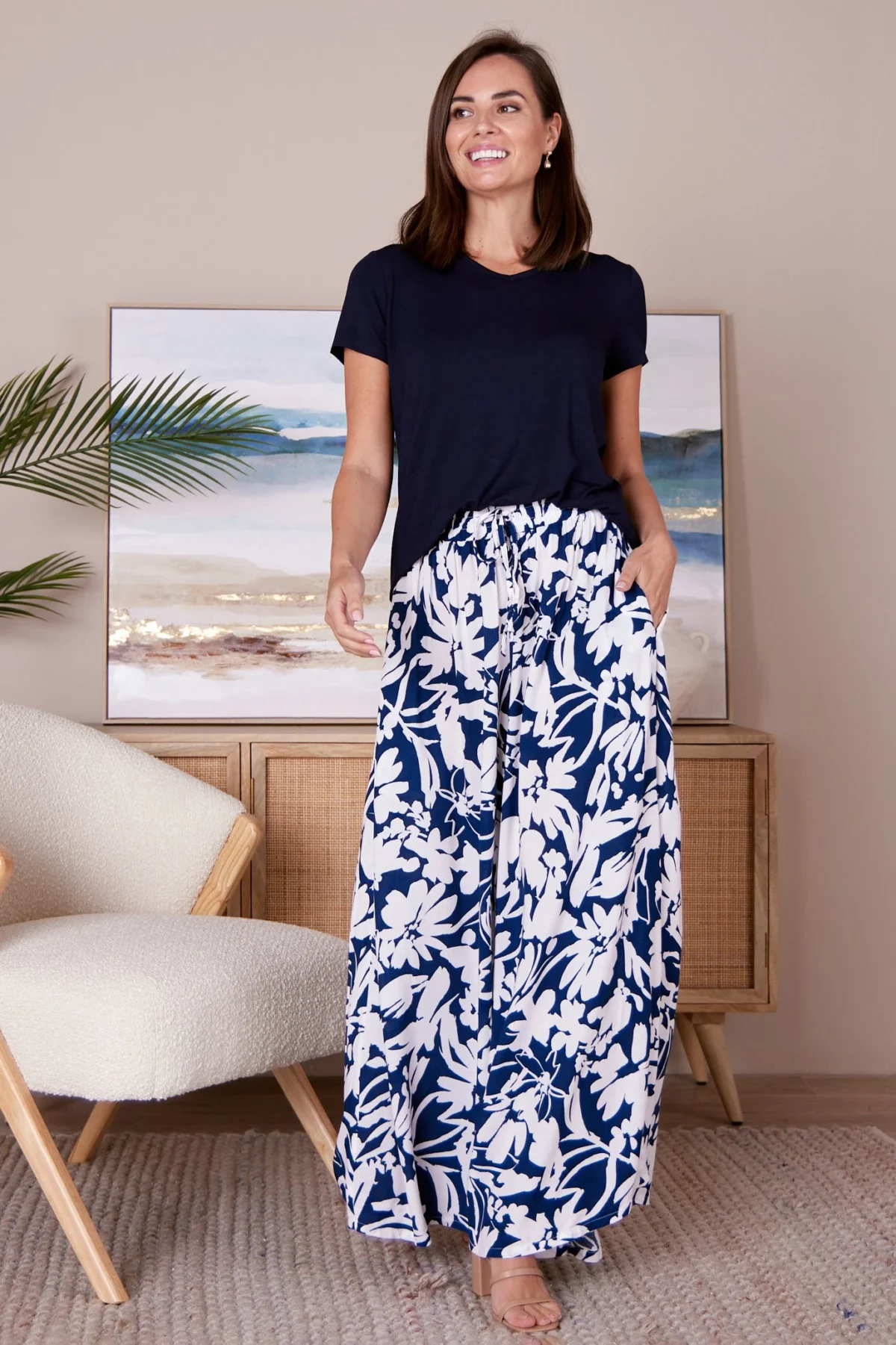 Fria_P6248E_Bluewhite_Floral_wideLegPants_34-2_a9eb0b1b-a87c-464c-b14a-25d18a8986e5.webp