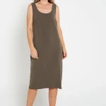 Petra_Stretch_Slip_Khaki_1440_0569.webp