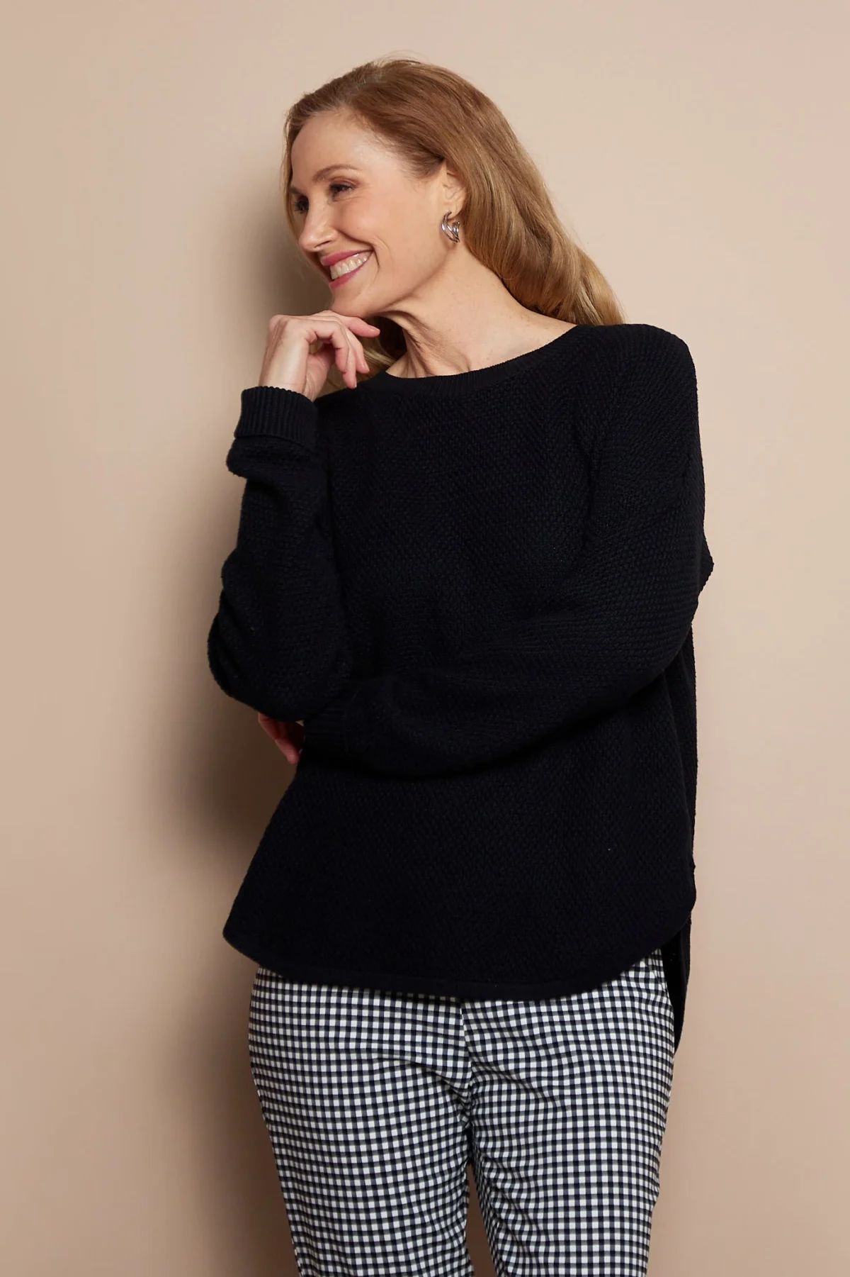 SNO161_61_black_Brenda_knit_2500_Carolyn.webp