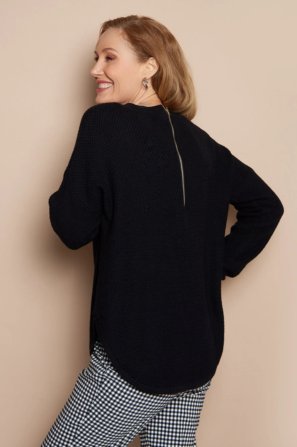 SNO161_61_black_Brenda_knit_2506_Carolyn.webp