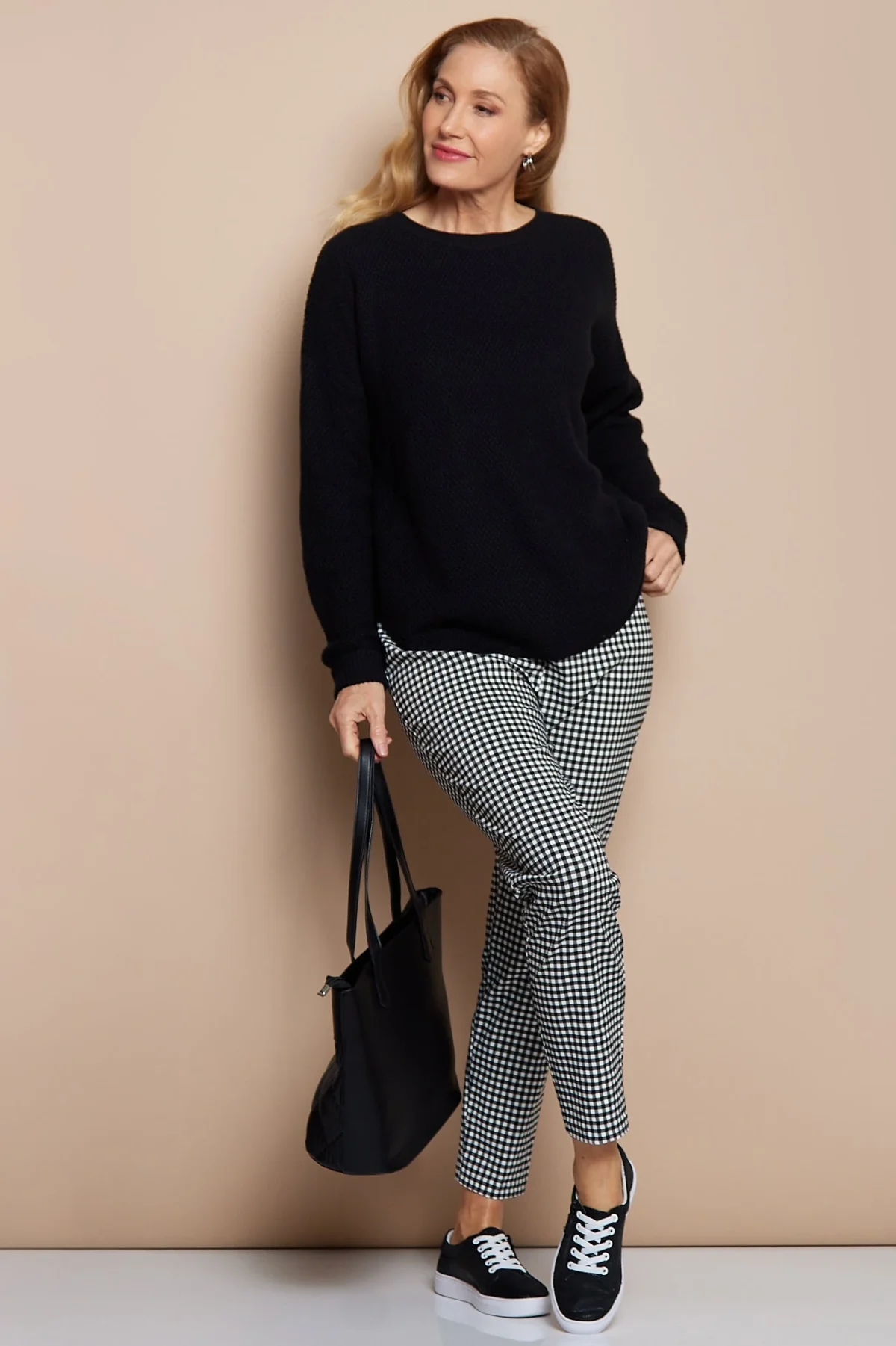 SNO161_61_black_Brenda_knit_2516_Carolyn.webp