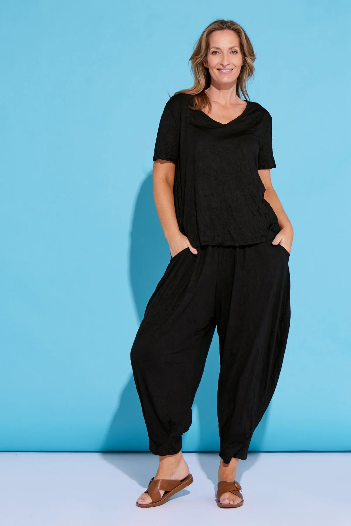 Shayla_Crinkle_Cotton_Tee_CottonVillage_7901_black_crushed_tee_4834.webp