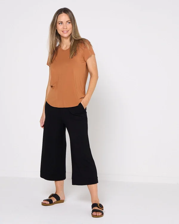 T-N941_TN941_Black_Bamboo_Crop_Pant_4x5product.webp
