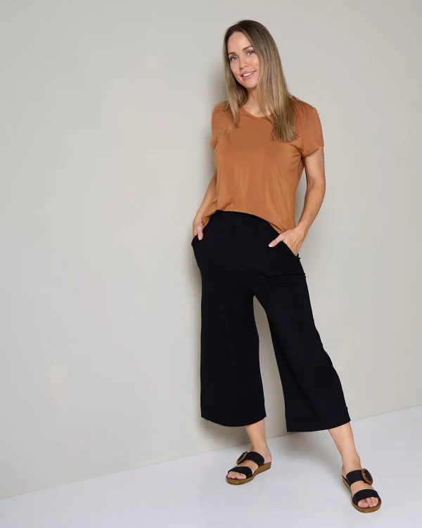 T-N941_TN941_Black_Bamboo_Crop_Pant_74x5product.webp