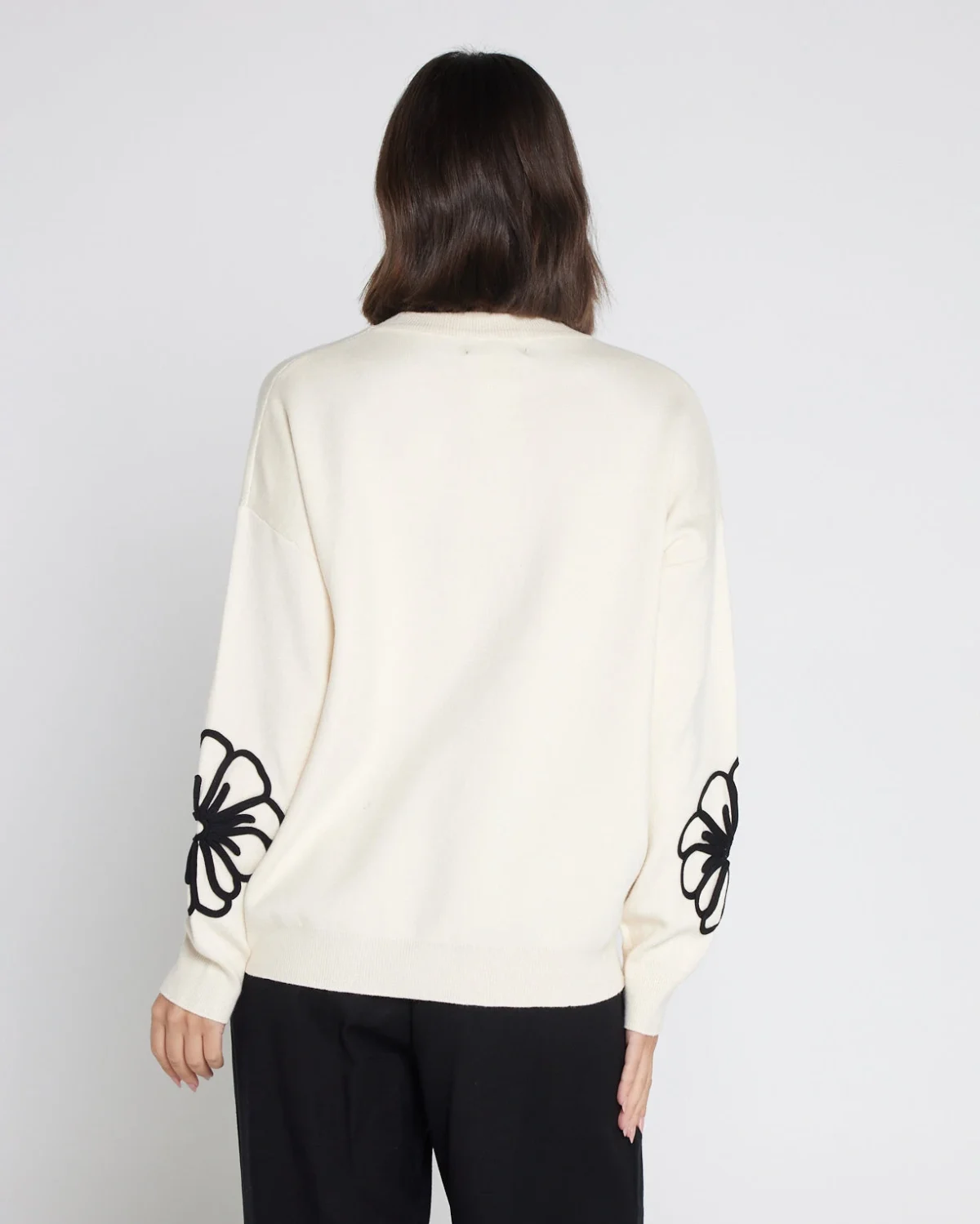 UCK31195_Ivory_Floral_Knit_P6245K_Black_Wide_Leg_Pant_4904.webp