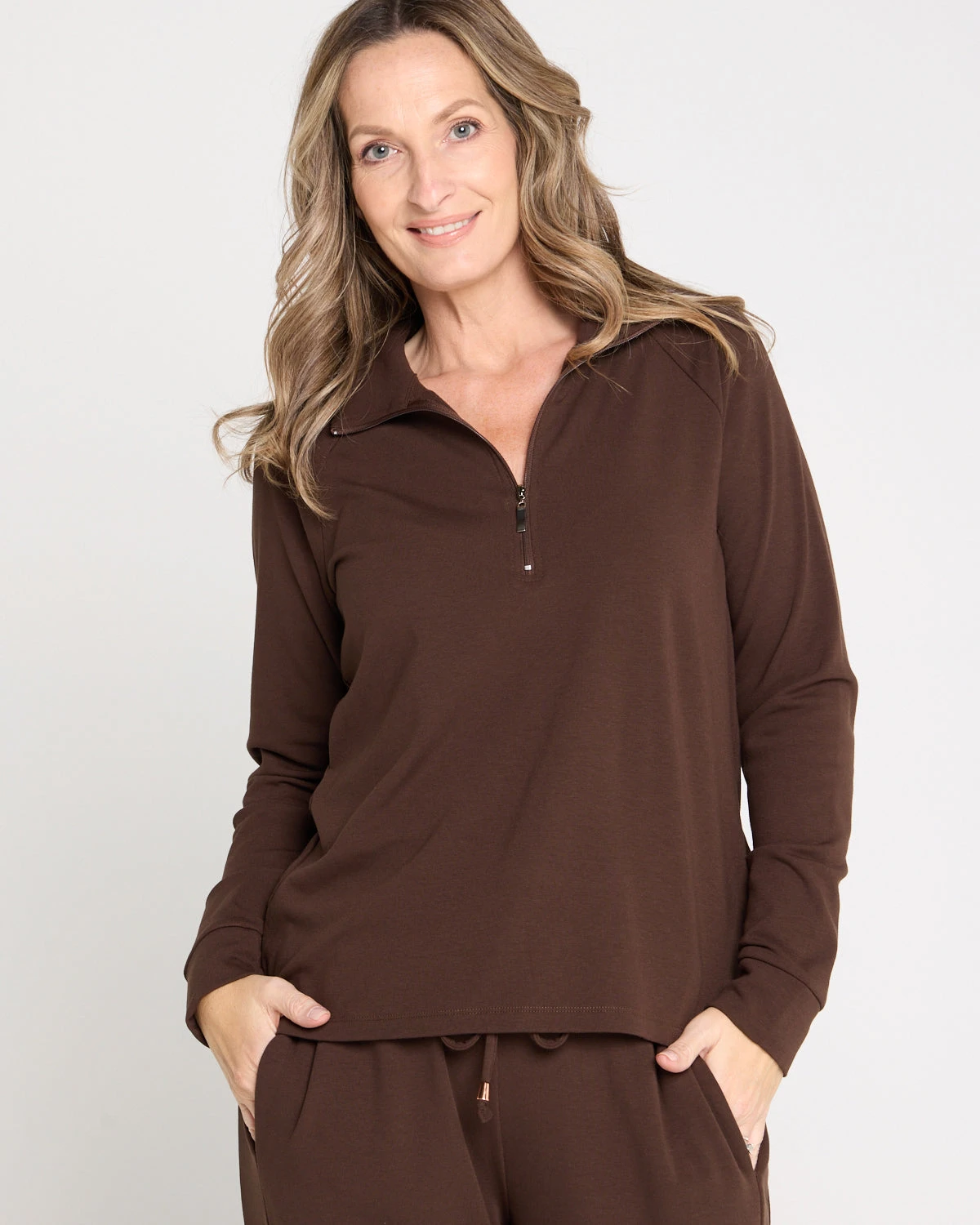 UCT31144_Chocolate_Weekend_COWL_Top_UCP31139_Chocolate_Weekend_Life_Pant_05724x5product-social.webp