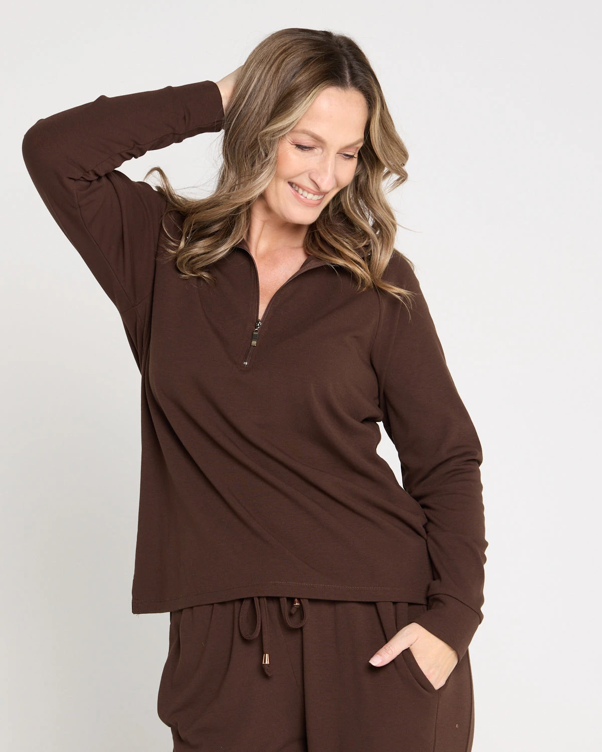 UCT31144_Chocolate_Weekend_COWL_Top_UCP31139_Chocolate_Weekend_Life_Pant_05804x5product-social.webp