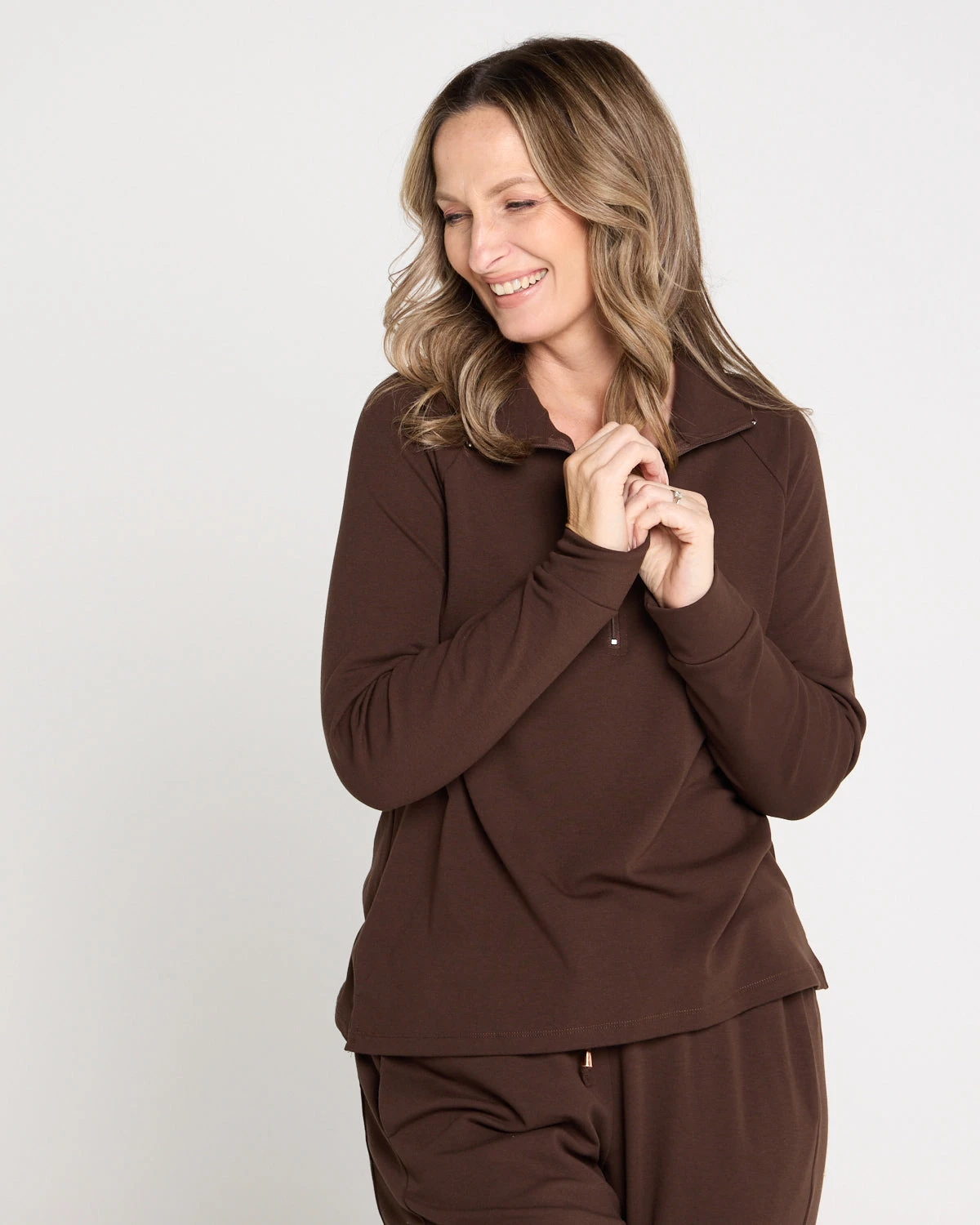 UCT31144_Chocolate_Weekend_COWL_Top_UCP31139_Chocolate_Weekend_Life_Pant_05834x5product-social.webp