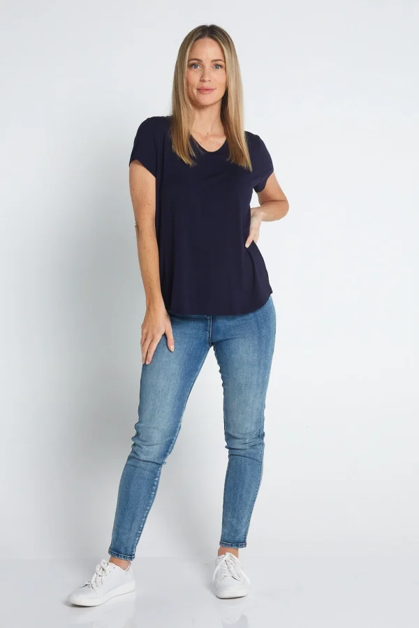 myra_130722_bamboo_tee_dark_navy_1568-2_31f9e735-0b81-41e6-a7ae-2e1e4a4df499.webp